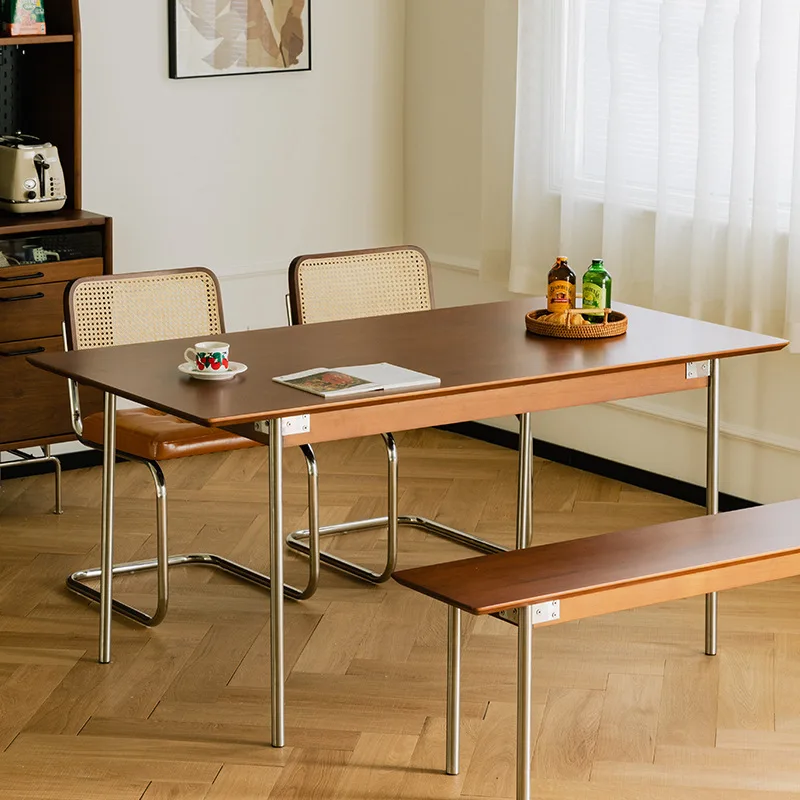 Обеденный стол из массива дерева в скандинавском стиле, Небольшая гостиная, повседневное сочетание обеденного стола и стула